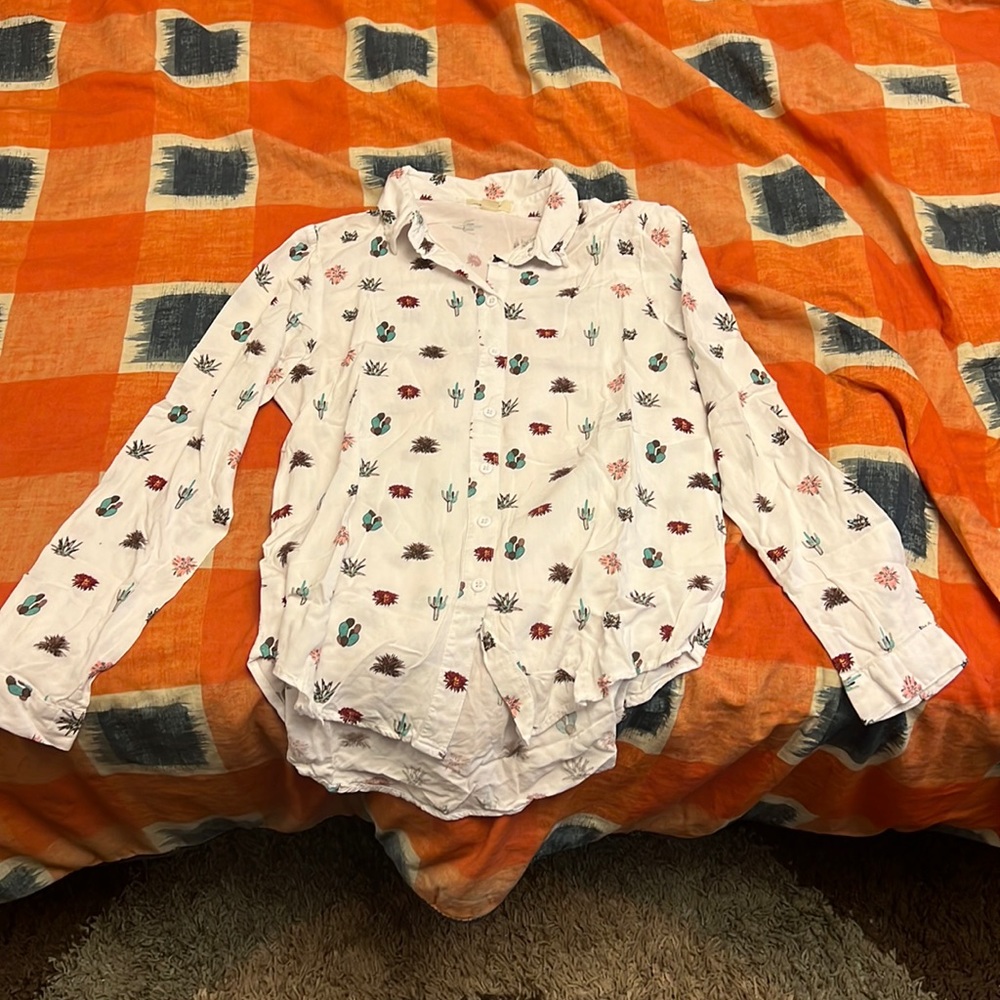 No pocket button-up. White with plant design.